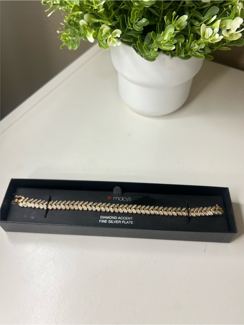 NIB Macy's Diamond Accent Fine Silver Plate Leaf Vine Bracelet